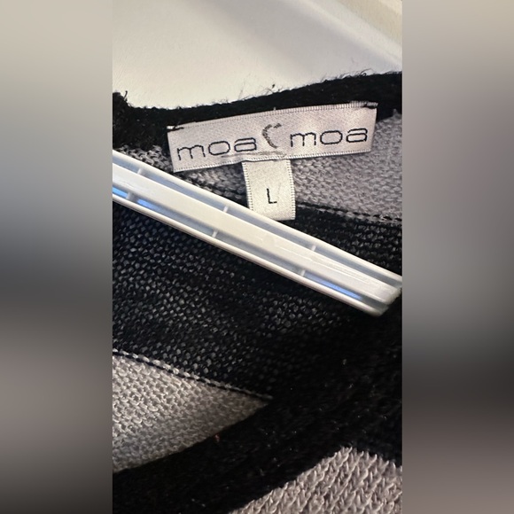 Women’s Moamoa over size long sleeve, button up back. Size large - Picture 2 of 3